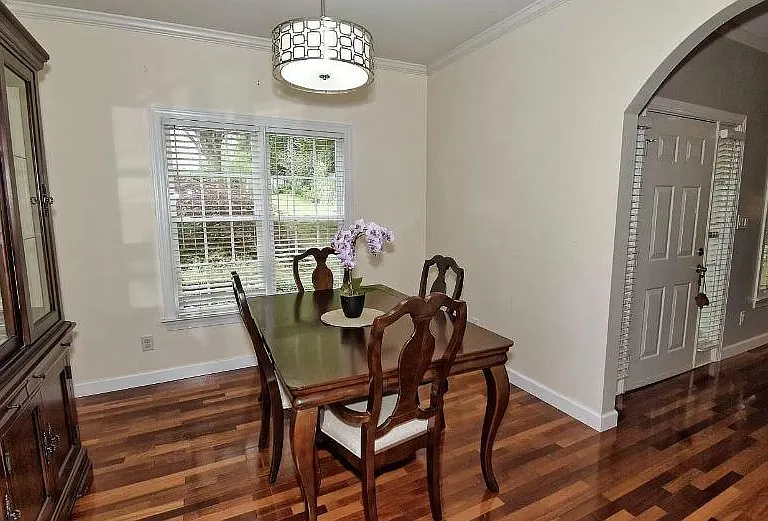 305 Caraway Ln — Photo 9