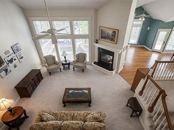 3rd image of 14921 Black Oak Dr