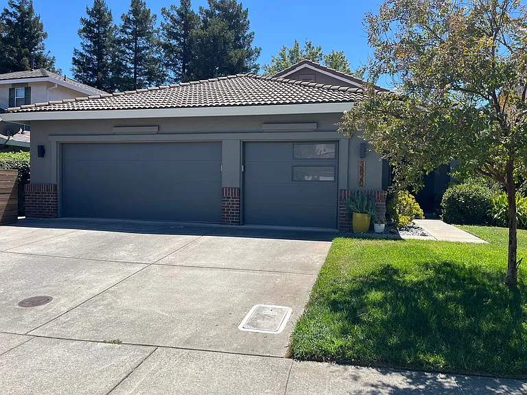 3820 Vistosa Ct — Photo 2