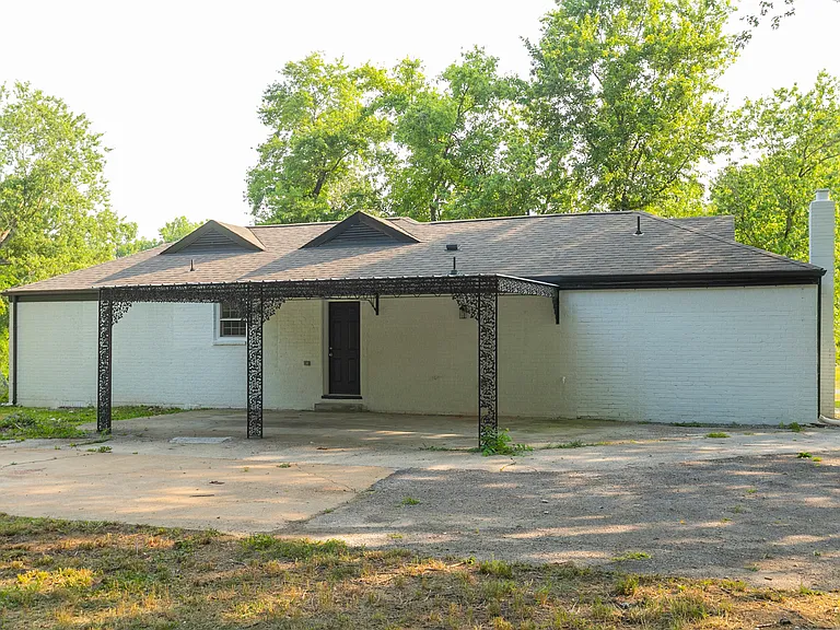 1229 Berwick Trl — Photo 43