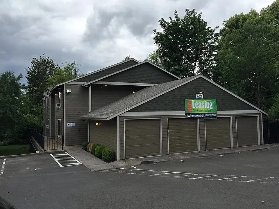 621-651 NE Kane Dr #103