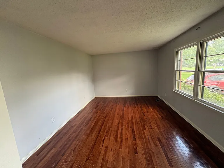125 Meadow Dr — Photo 2