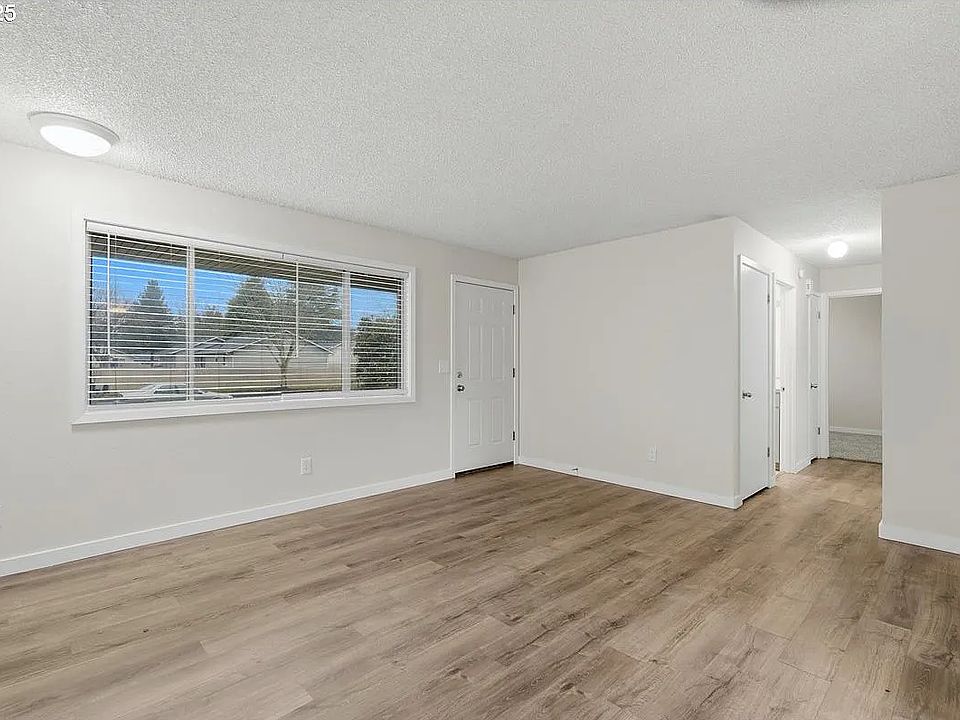 1st image of 15609 SE 1st St #15609