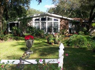 300 Notch Ln, Deland, FL 32724