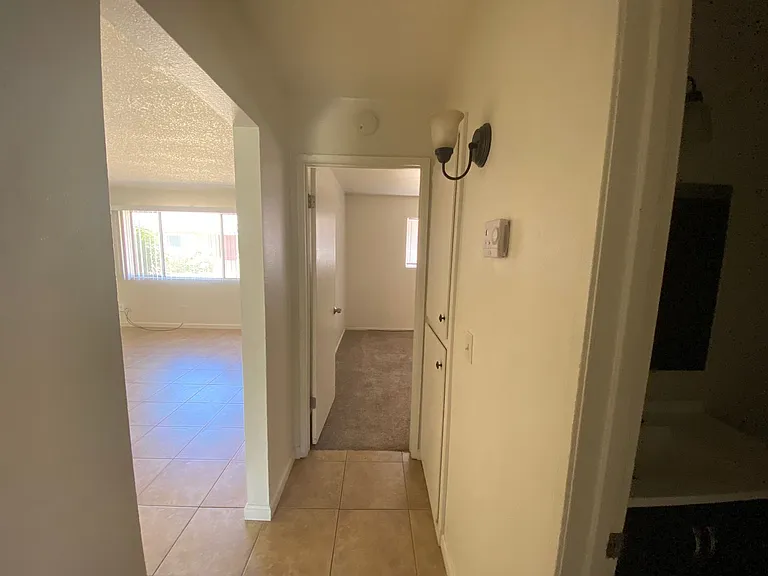 1424 N Lemoore Ave — Photo 9