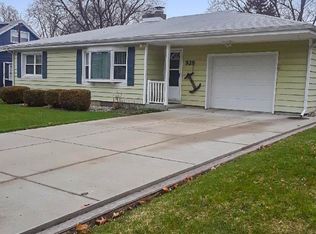 928 Robins Rd, Lansing, MI 48917