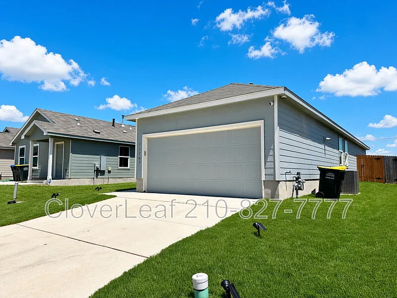 3 bed, 2.0 bath, 1450 sqft, $1,500 — Photo 2