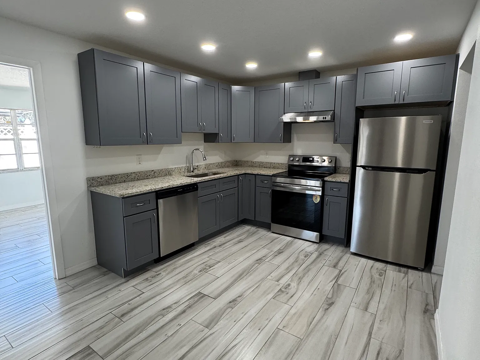 3 bed, 1338 sqft, $2,000 — Photo 4