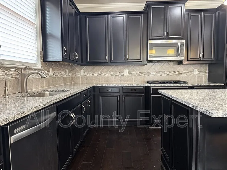 1674 Fairview Dr — Photo 14