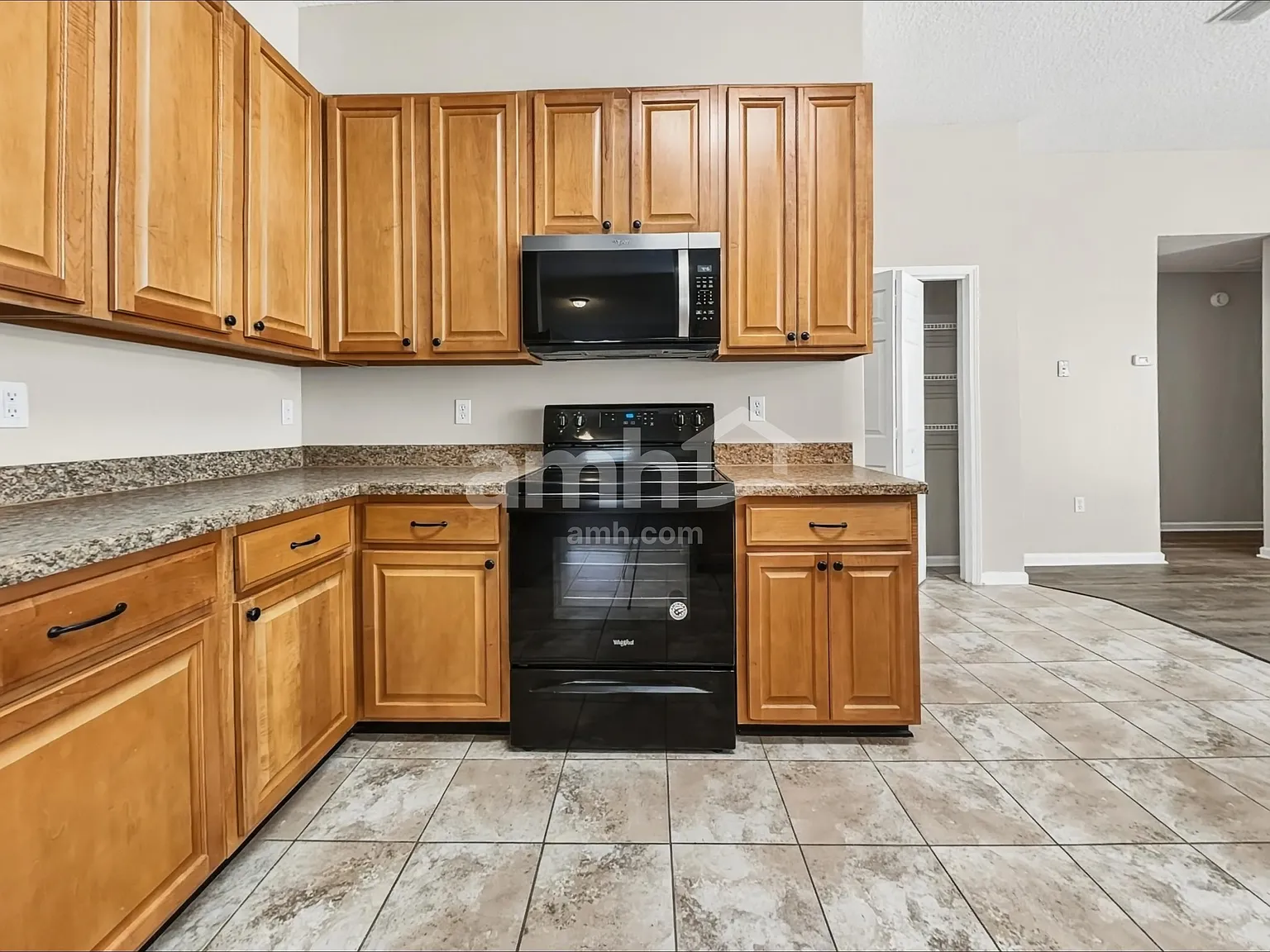 4 bed, 3.0 bath, 2413 sqft, $2,305 — Photo 3