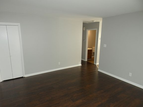 2nd image of 1823 Meadow Dr