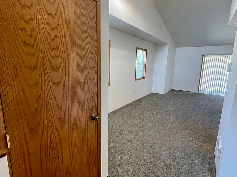 5631 N Hills Dr — Photo 4
