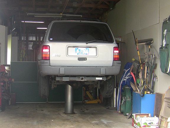 Shop w lift,1500 sq ft plus 200 sq ft loft storage with stairs