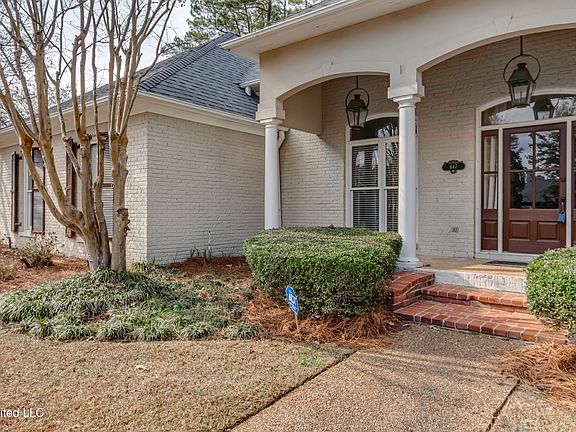 4th image of 647 Wendover Way