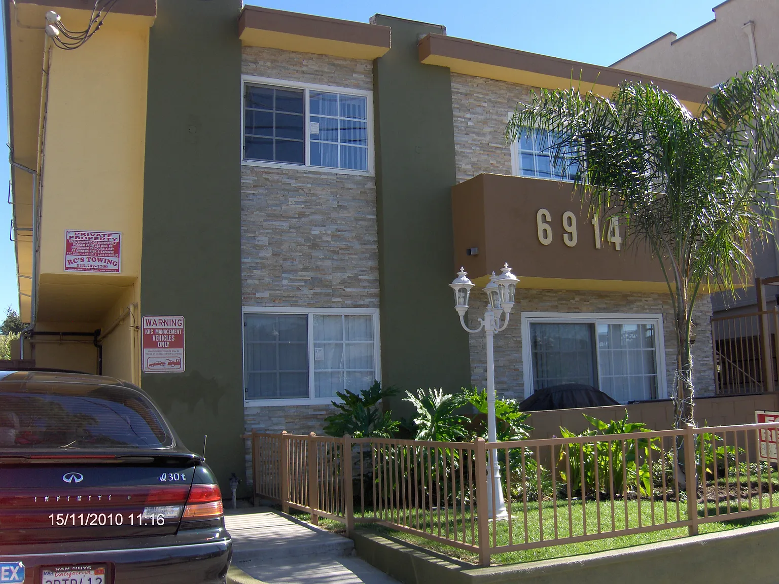 6914 Woodley Ave — Photo 1
