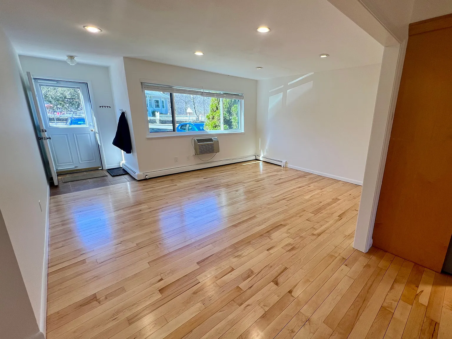 2 bed, 1.5 bath, 961 sqft, $3,150 — Photo 2