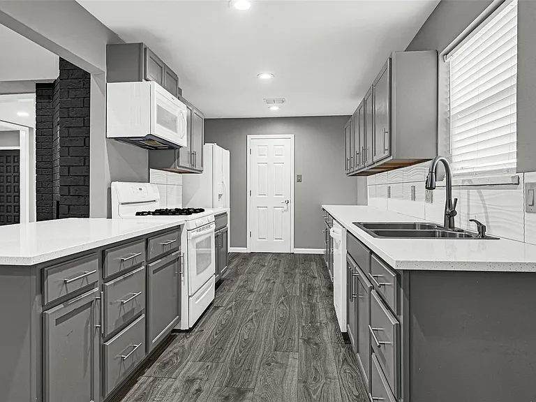 13003 Frank Ln — Photo 11