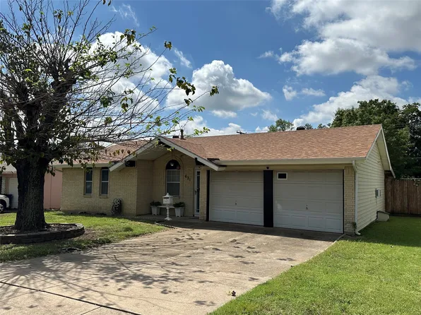 621 NW Newton Dr, Burleson, TX 76028