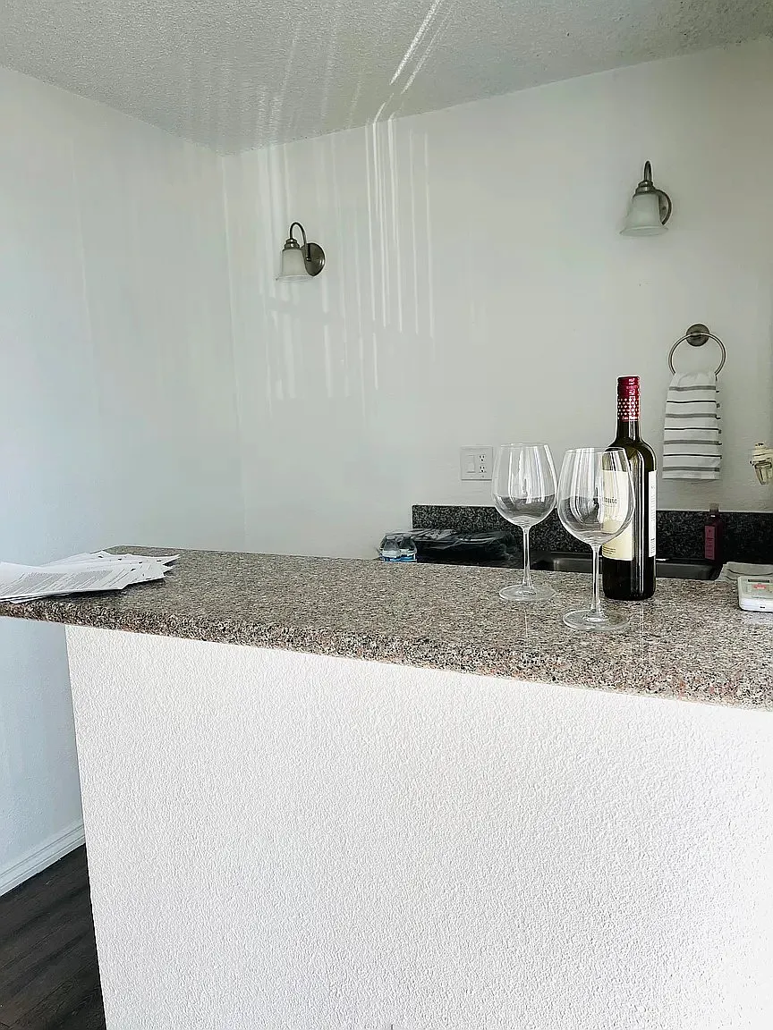 Studio, 425 sqft, $1,395 — Photo 3