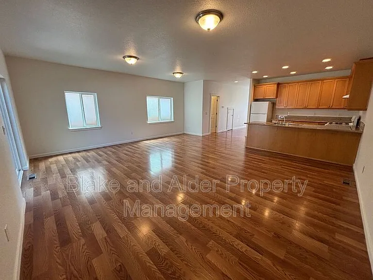 345 Norway St NE — Photo 11
