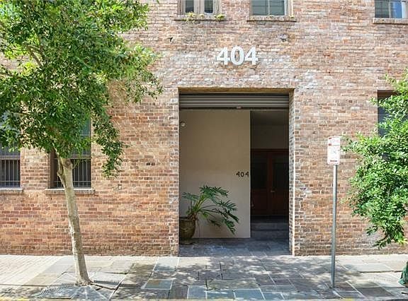 3rd image of 404 Notre Dame St APT 5