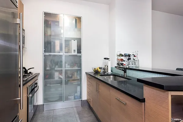 Sold by OneWorld Property Advisors | media 16