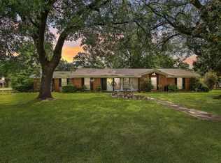 635 Baker Dr, Tomball, TX 77375