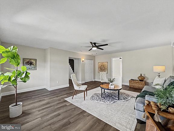 3rd image of 303 York Rd