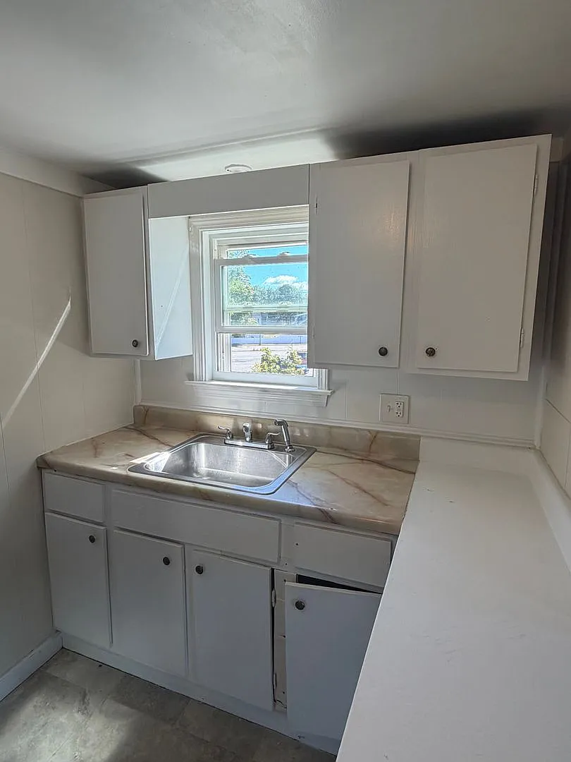 17 Knight Street — Photo 3