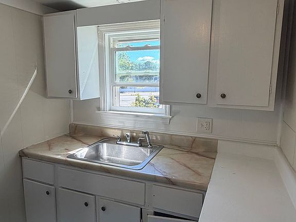 3rd image of 17 Knight St
