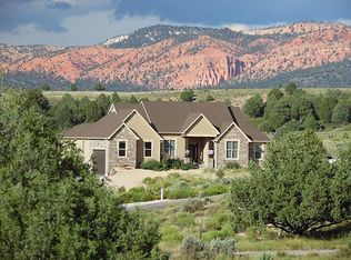 1745 E Paunsaugunt Cliffs Dr, Hatch, UT 84735