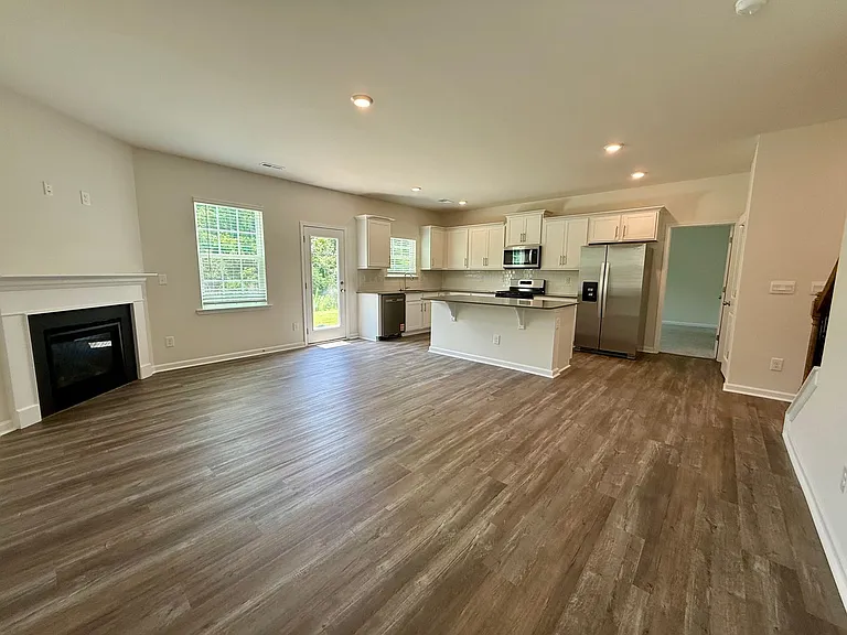 1608 Secrest Commons Dr — Photo 5