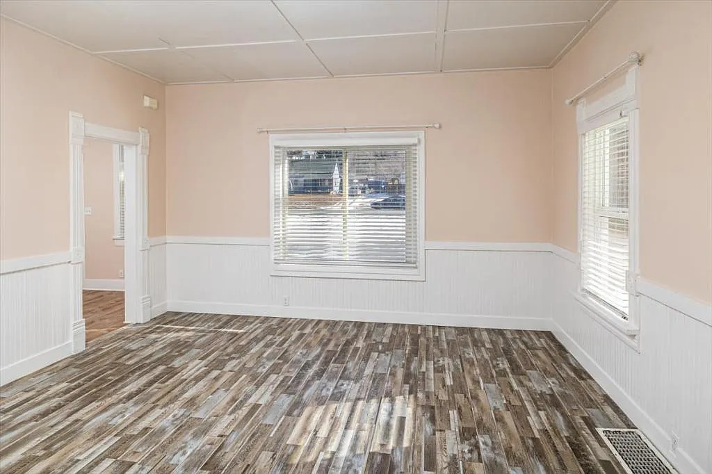119 N 200 E — Photo 2