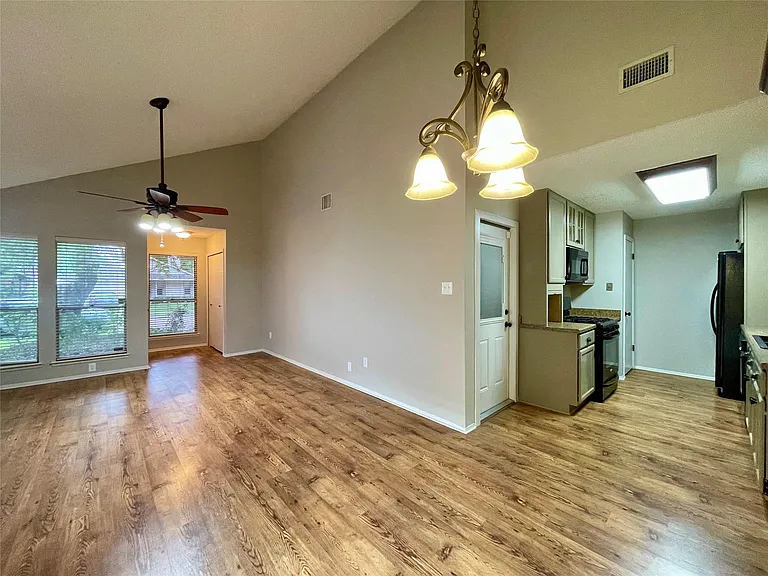 13703 Carsa Ln — Photo 6