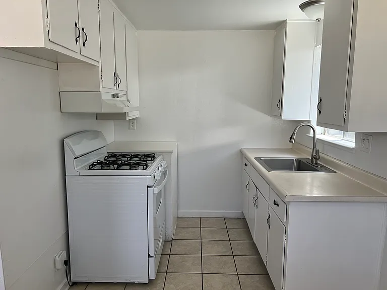 608 1/2 Oak St #1/2 — Photo 10