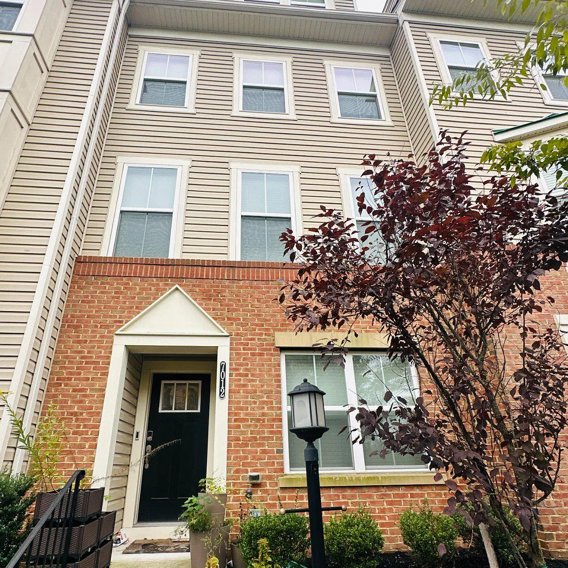3 bed, 3.5 bath, 2654 sqft, $3,700 — Photo 1
