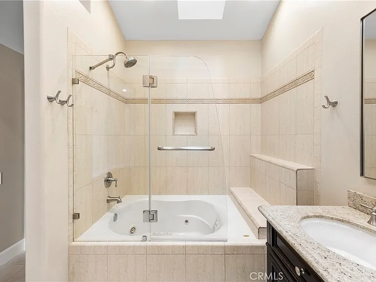 12 Opera Ln — Photo 20
