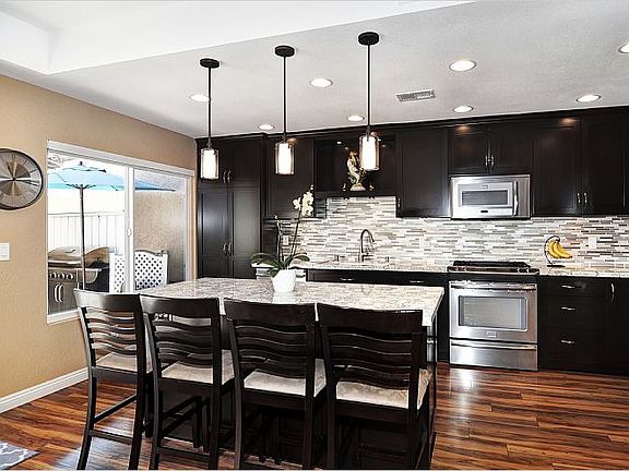 3rd image of 230 Greenmoor