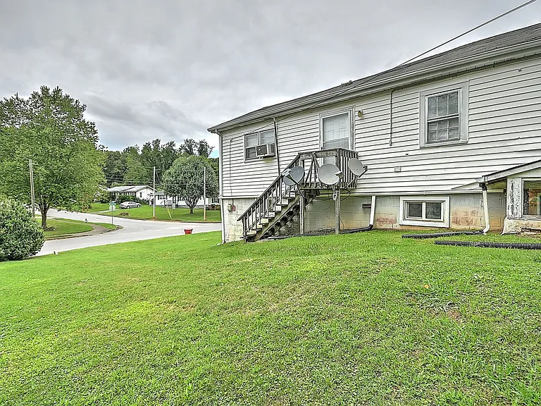 305 Moorland Dr — Photo 31