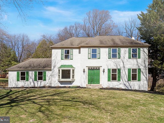 2nd image of 90 Lynne Cir