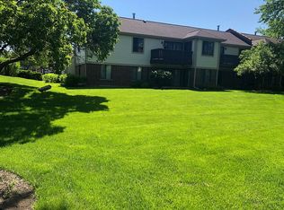 936 E Kings Row, Palatine, IL 60074