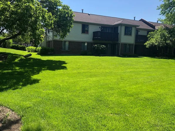 936 E Kings Row, Palatine, IL 60074