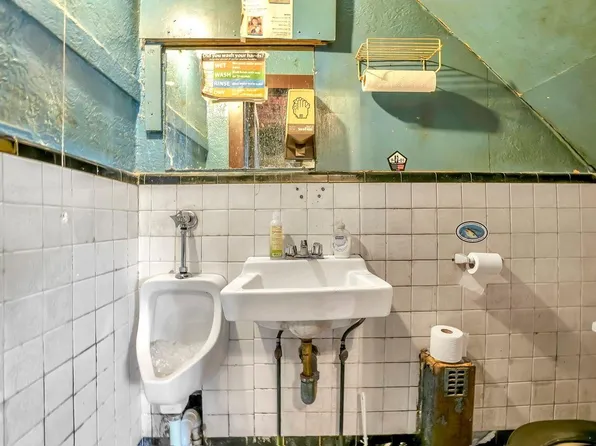 699 Elm Street image 8 of 39