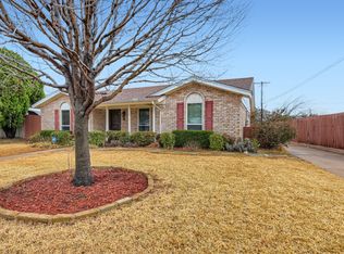 904 Shady Lake Dr, Bedford, TX 76021