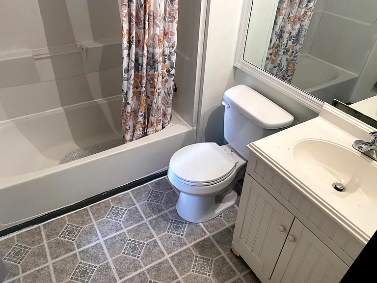 60 Thelma St — Photo 2