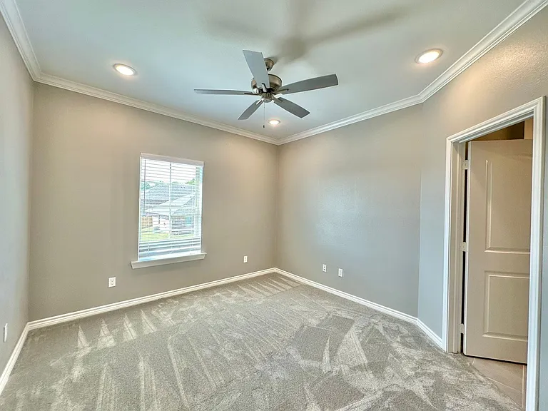 3 Bedroom 2.5 Bathroom Townhomes At Villa Rosa! Now Offering 1/2 Off First Full Months Rent! — Photo 22
