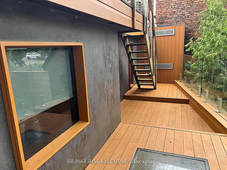 32 Regal Rd — Photo 29