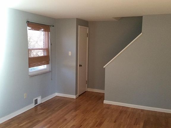 Living Room (photo 2)