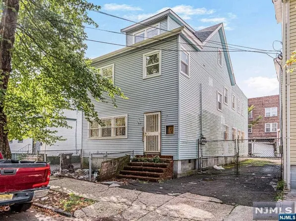 275 S 10th St, Newark, NJ 07103