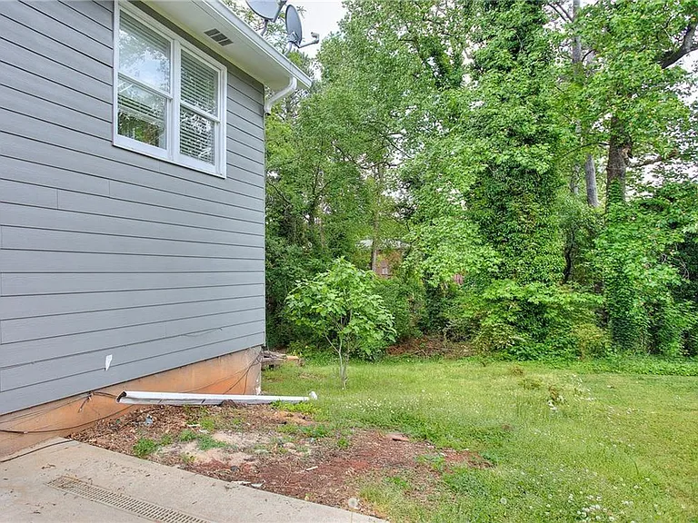 2067 Brockett Rd — Photo 25